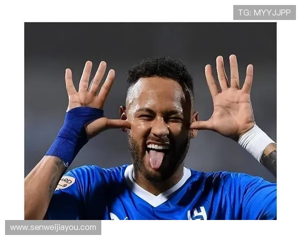 媒体人解读杨立瑜竖大拇指事件背后的真实情感与球迷互动的误解