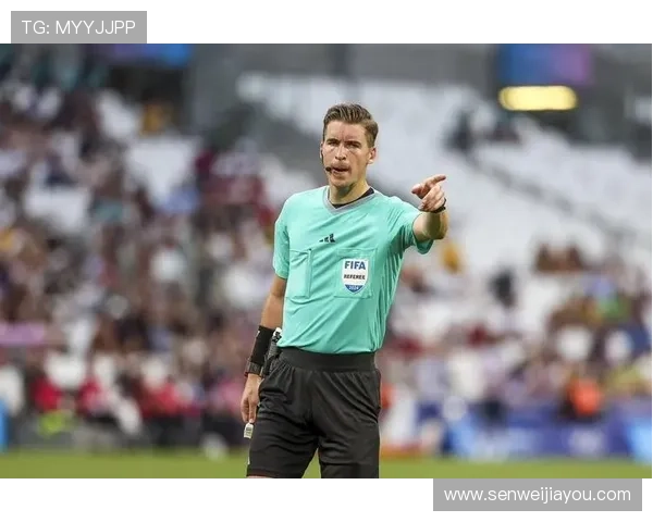 费耶诺德年轻后卫雷德回应拜仁传闻队友开始用德语交流